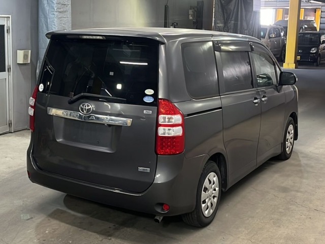 Toyota NOAH 2011 7013329-5