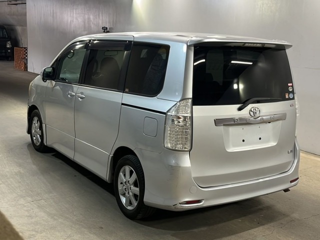 Toyota NOAH 2009 7013339-1