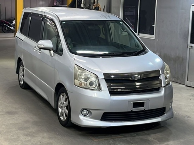 Toyota NOAH 2009 7013339-4