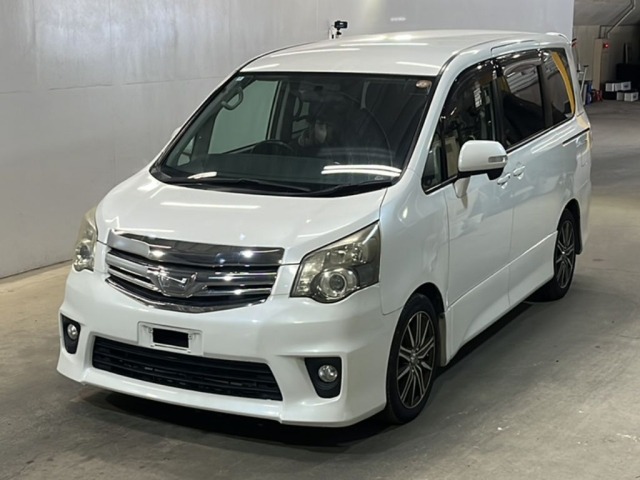 Toyota NOAH 2010 7013343-0