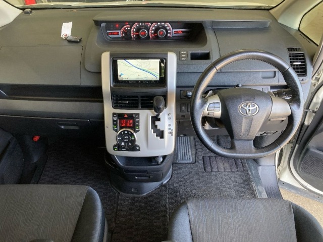 Toyota NOAH 2010 7013343-3