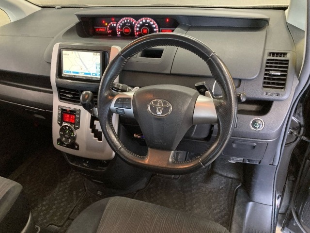 Toyota NOAH 2010 7013344-3