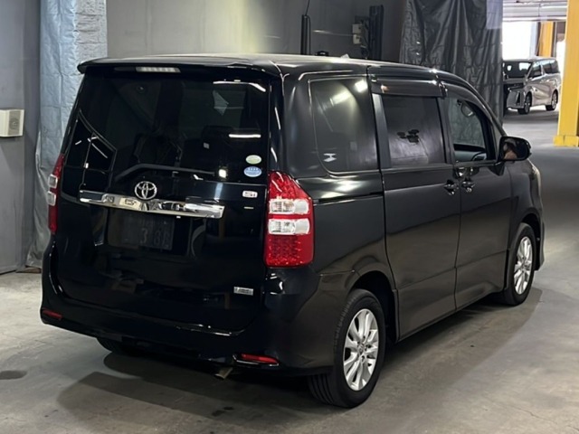 Toyota NOAH 2010 7013344-5