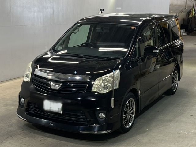 Toyota NOAH 2010 7013361-0