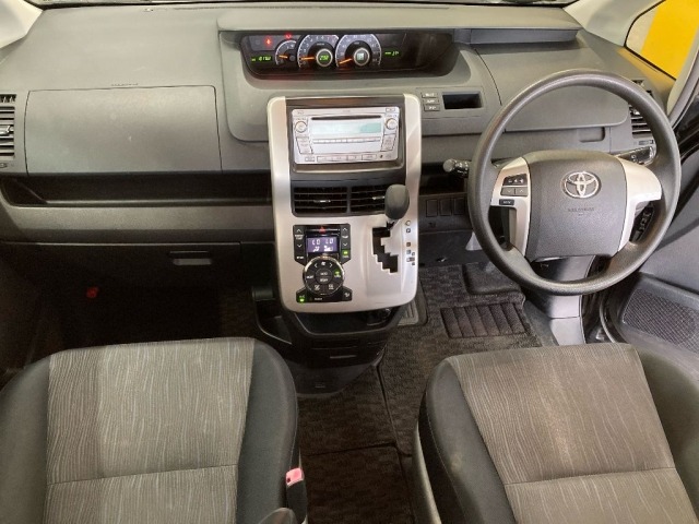 Toyota NOAH 2010 7013361-3