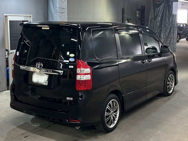 Toyota NOAH 2010 7013361-5