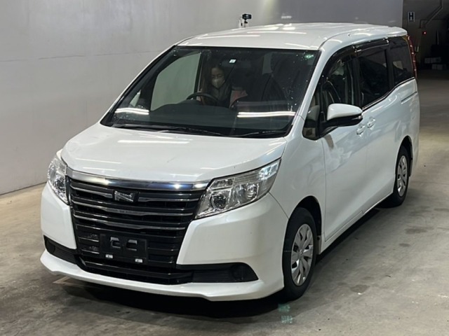 Toyota NOAH 2015 7013366-0