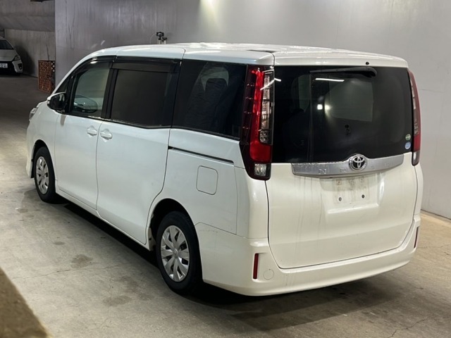 Toyota NOAH 2015 7013366-1