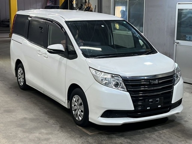 Toyota NOAH 2015 7013366-4