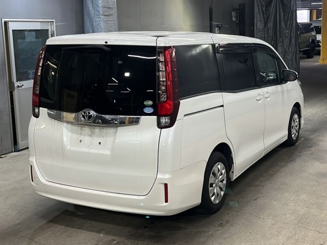 Toyota NOAH 2015 7013366-5