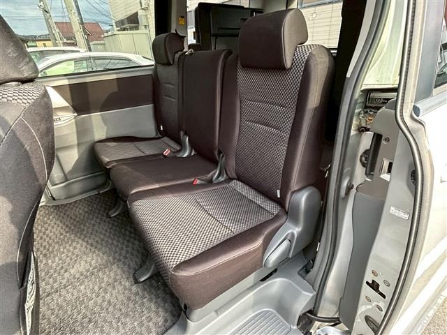 Toyota NOAH 2009 7013580-6