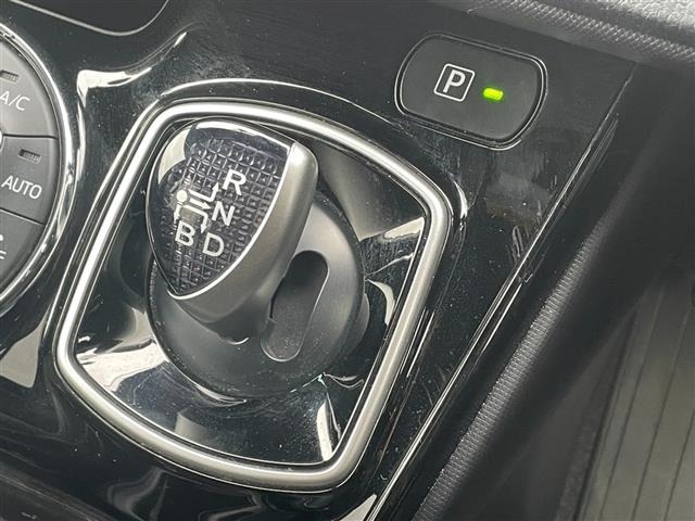 Toyota NOAH 2019 7013705-5