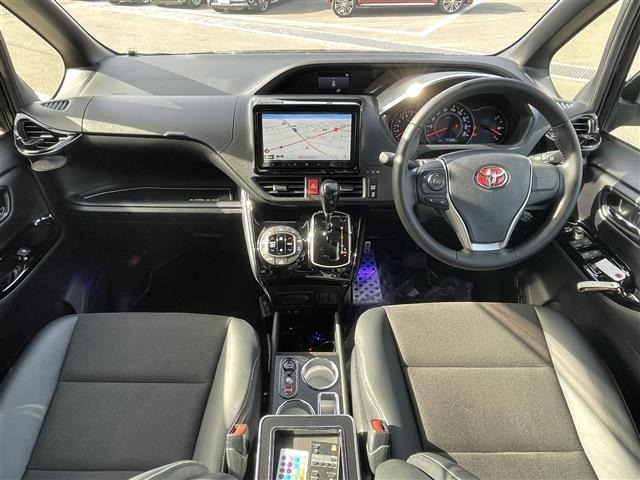 Toyota NOAH 2018 7013740-14