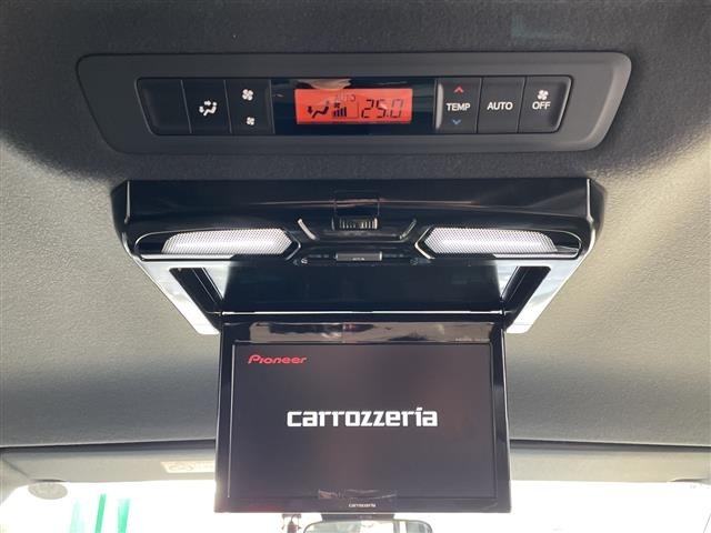 Toyota NOAH 2018 7013740-15