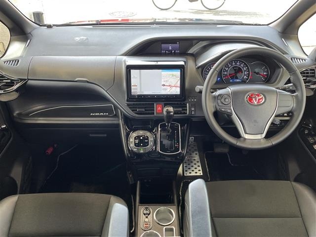 Toyota NOAH 2018 7013740-18
