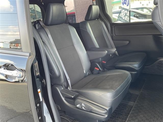 Toyota NOAH 2018 7013740-4