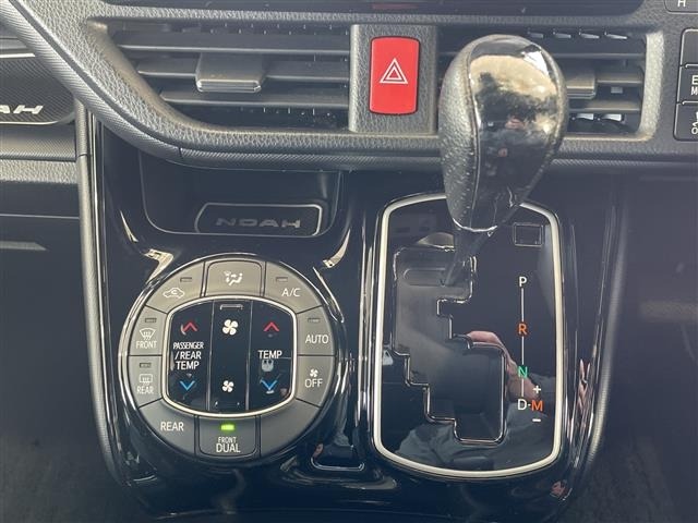 Toyota NOAH 2018 7013740-5