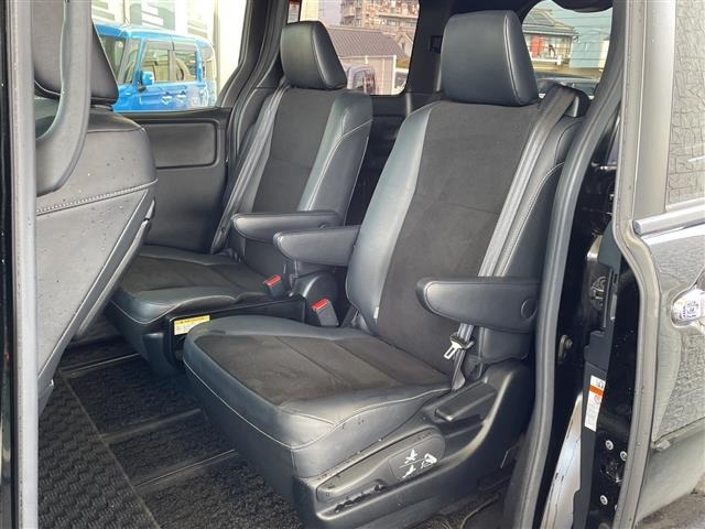 Toyota NOAH 2018 7013740-6