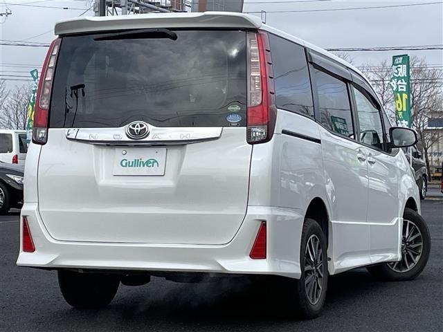 Toyota NOAH 2016 7013971-7