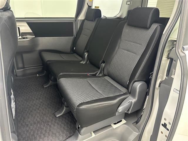 Toyota NOAH 2008 7014062-4