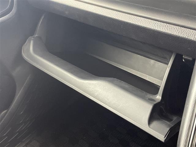 Toyota NOAH 2018 7014183-4