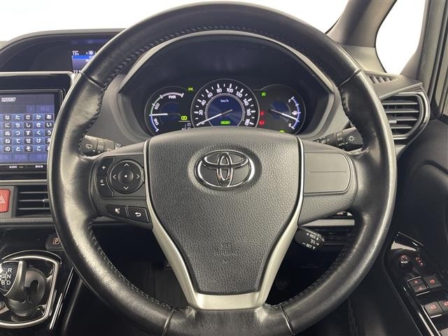 Toyota NOAH 2018 7014183-9