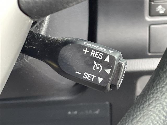 Toyota NOAH 2018 7014201-1