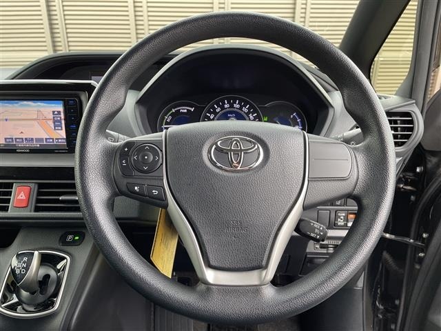 Toyota NOAH 2018 7014201-16