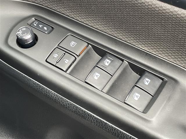Toyota NOAH 2018 7014201-20