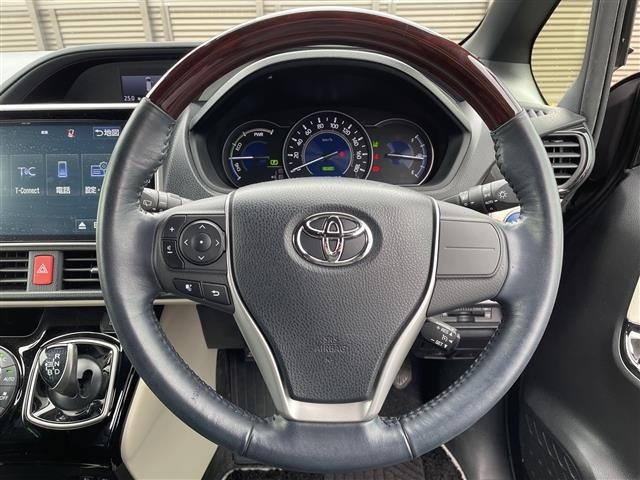 Toyota NOAH 2018 7014224-16
