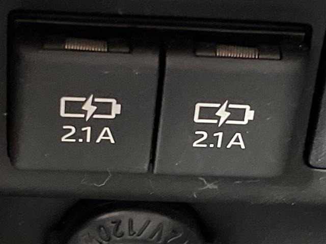 Toyota NOAH 2018 7014224-4