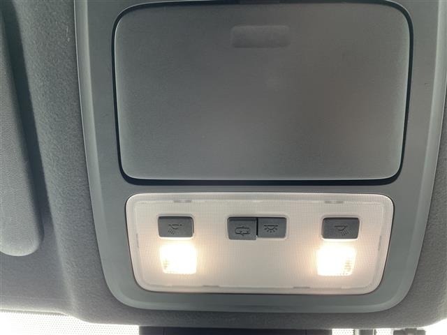 Toyota NOAH 2018 7014224-6