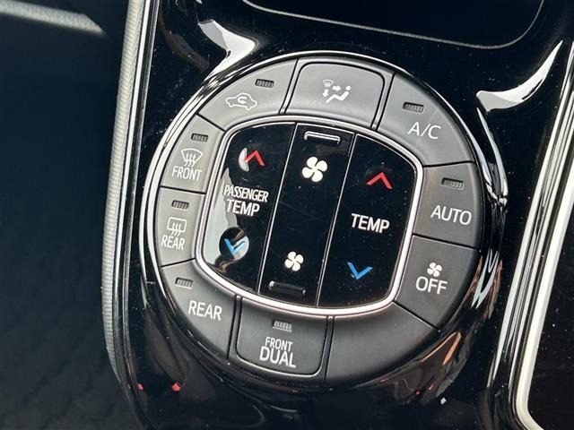 Toyota NOAH 2018 7014323-19