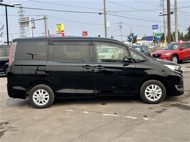 Toyota NOAH 2018 7014323-4