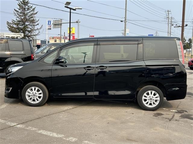 Toyota NOAH 2018 7014323-6