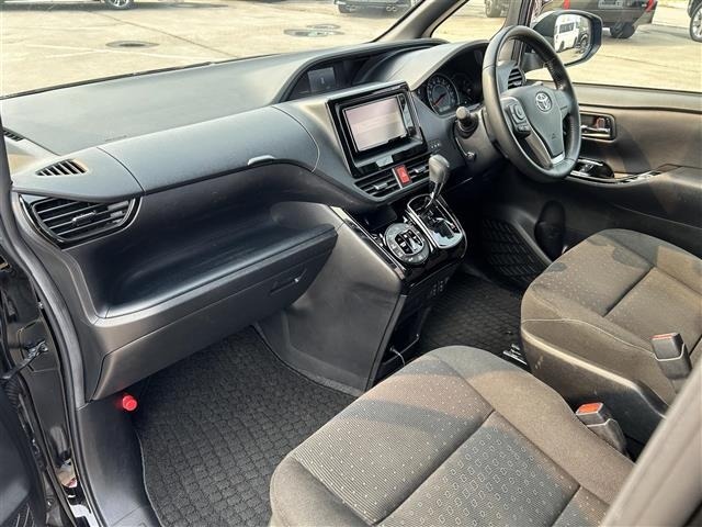 Toyota NOAH 2018 7014323-7