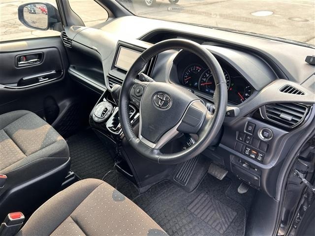 Toyota NOAH 2018 7014323-8