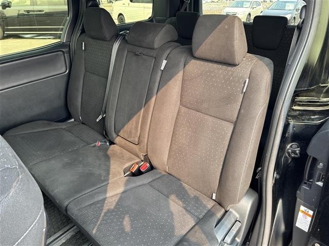 Toyota NOAH 2018 7014323-9