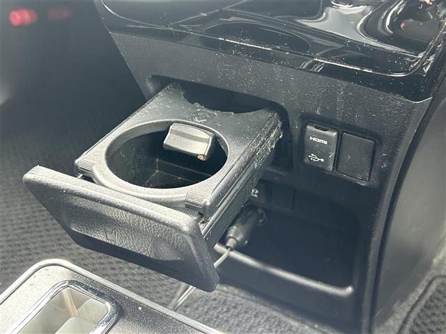 Toyota NOAH 2021 7014390-11