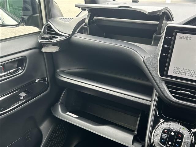Toyota NOAH 2021 7014390-20