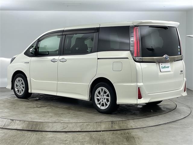 Toyota NOAH 2018 7014509-13