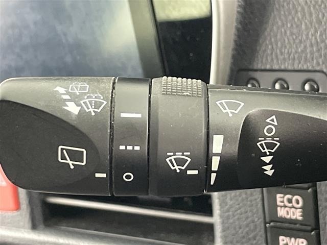 Toyota NOAH 2018 7014509-2