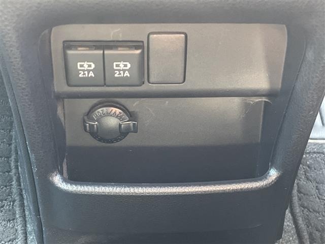 Toyota NOAH 2017 7014513-7