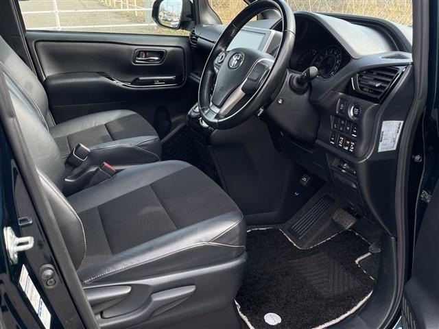 Toyota NOAH 2018 7014518-1