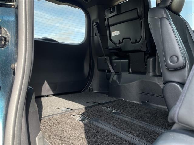 Toyota NOAH 2018 7014518-10