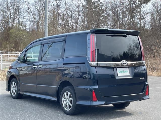 Toyota NOAH 2018 7014518-13