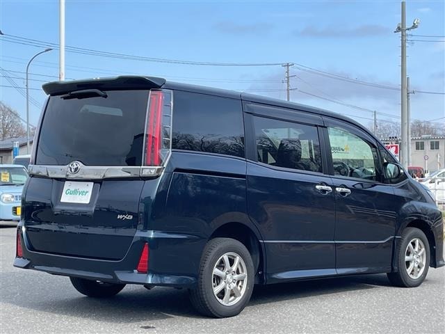 Toyota NOAH 2018 7014518-16
