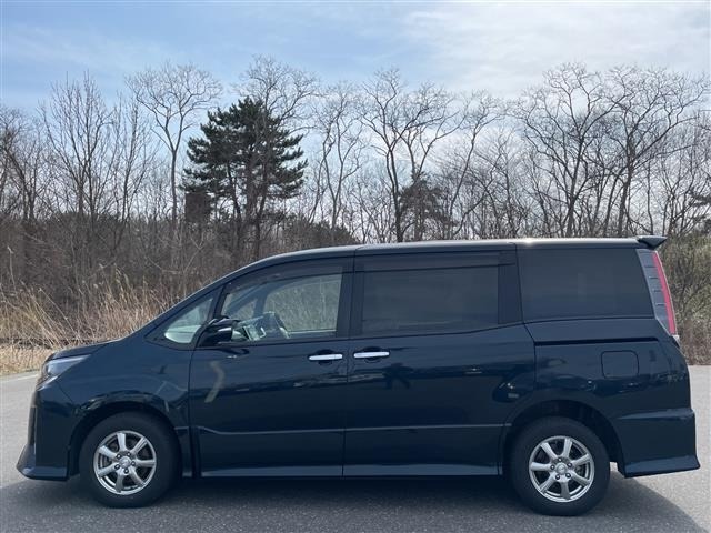 Toyota NOAH 2018 7014518-18
