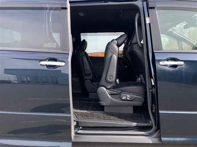 Toyota NOAH 2018 7014518-21