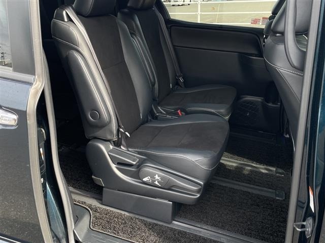 Toyota NOAH 2018 7014518-3